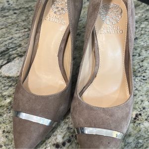 Vince Camuto pumps